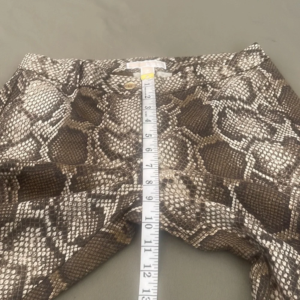 MICHAEL KORS Snake-Print  brown size 6” Women’s Jeans W Pockets front and Back